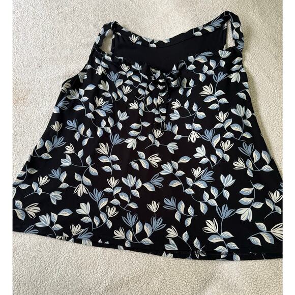 J. Jill Wearever Collection keyholes ties up front floral flowing hem blouse. - Picture 6 of 10